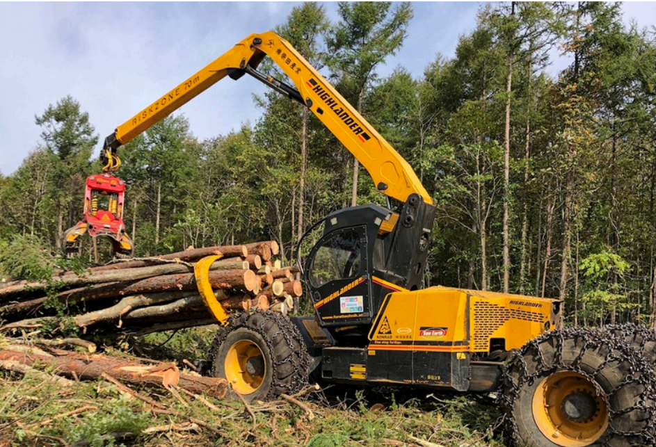 ハイランダー4W_「現場が語る欧州林業機械」(柴田産業)_林業機械.com