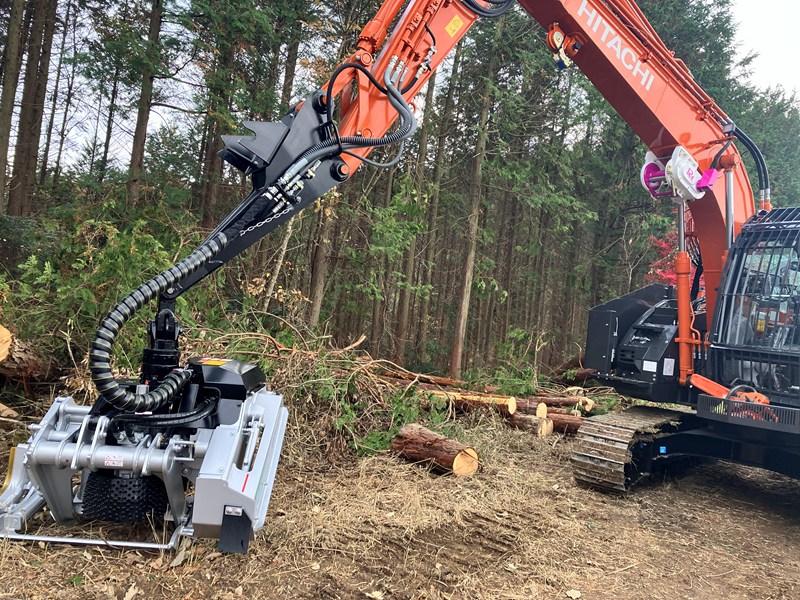 イワフジ工業プロセッサ「GP45V」×日立建機「ZX135US-6」（林業機械.com）