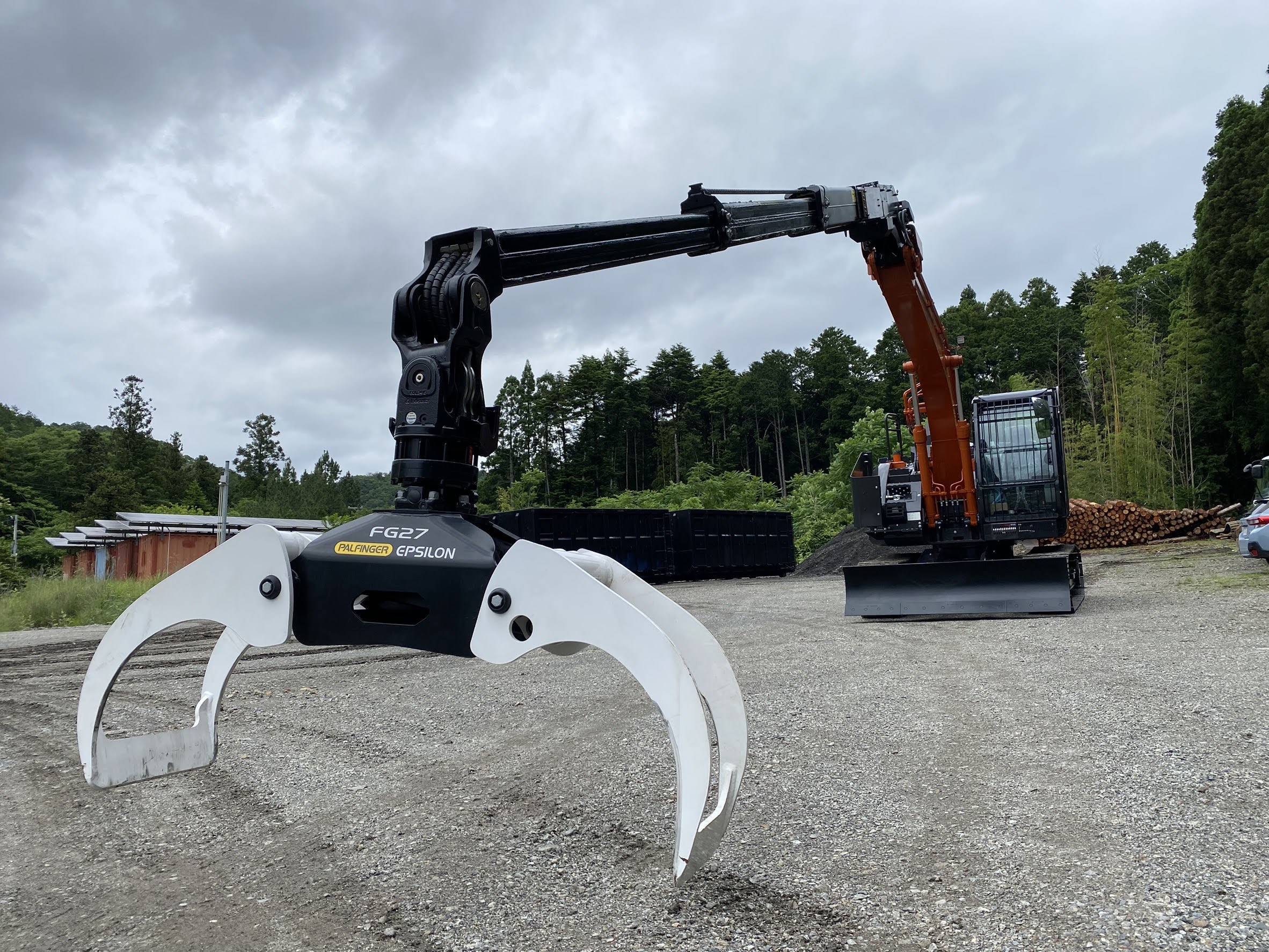 PALFINGER EPSILON製グラップルFG27とテレスコピックアーム