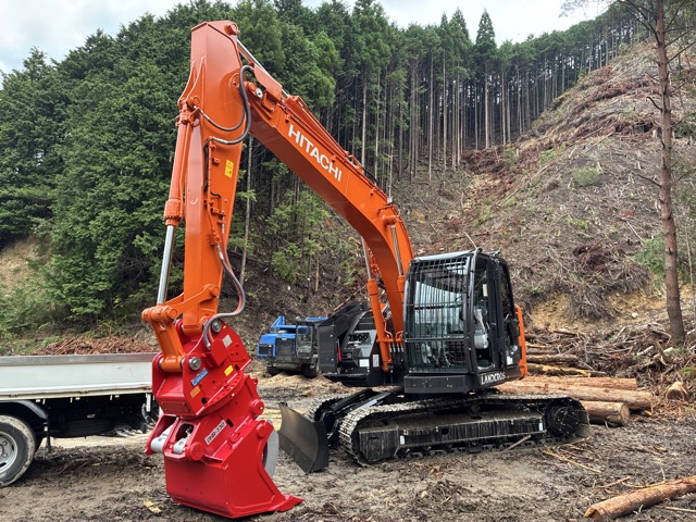ZX135US-6（日立建機）にOHB-130（オカダアイヨン）を取り付け